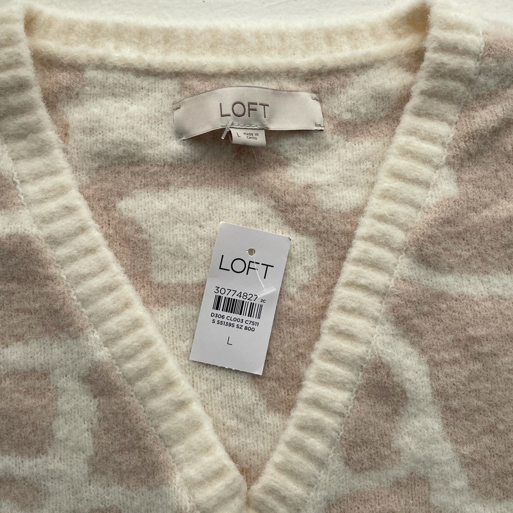 Loft v-neck animal print sweater. - Picture 12 of 15